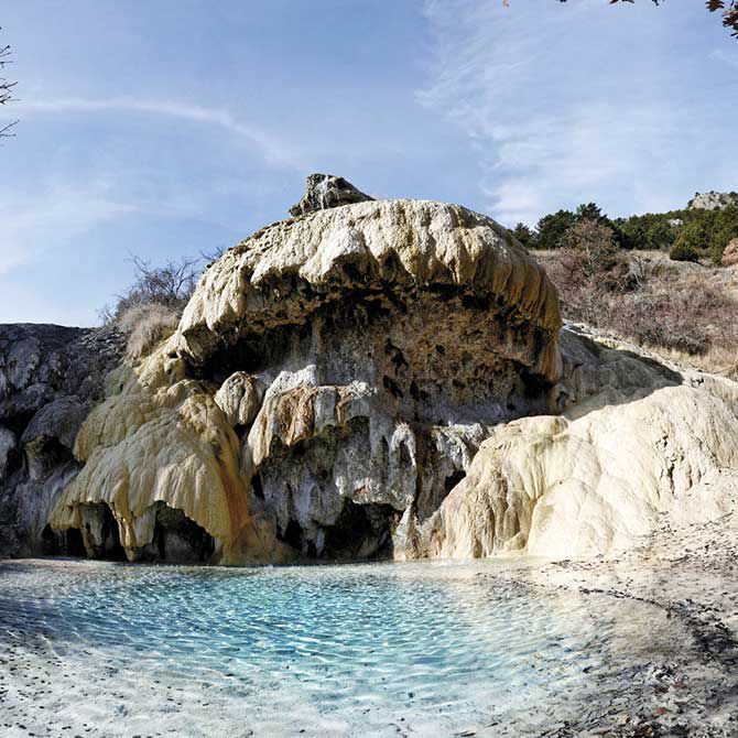 Reotier fountain pool